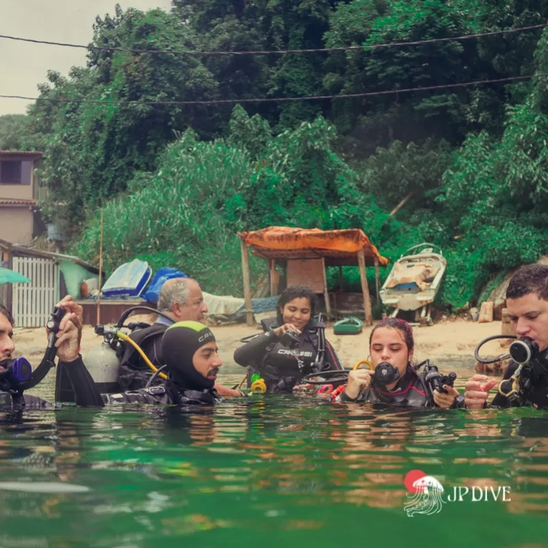 Curso básico de scuba com prática no mar